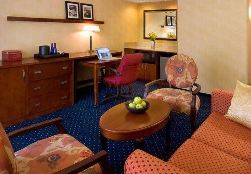 Courtyard By Marriott San Francisco Airport Hotel San Bruno Exterior photo